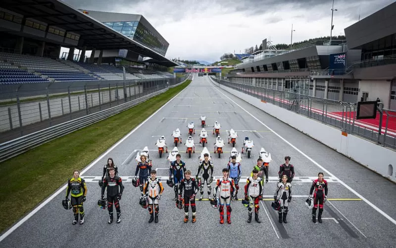 bild_1_ktm_junior_cup_powered_by_adac_starterfeld_2024_c_m._jurtin_1.jpg