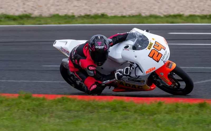 bild_1_ktm_junior_cup_rd2_oschersleben_smilla_gttlich_siegerin_race_1__toppmller_1.jpg